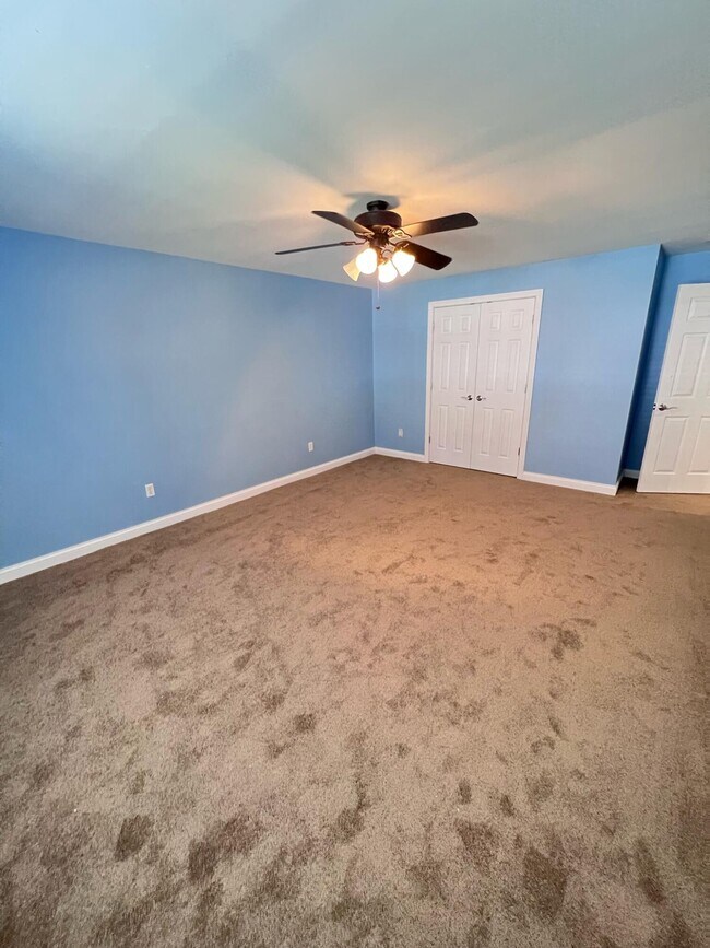 Building Photo - 212 Lakeside Dr