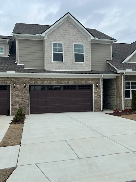 Building Photo - 967 Horse Mountain Rd