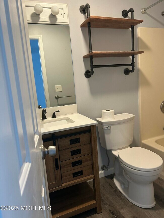 Building Photo - 105 Mt Ln