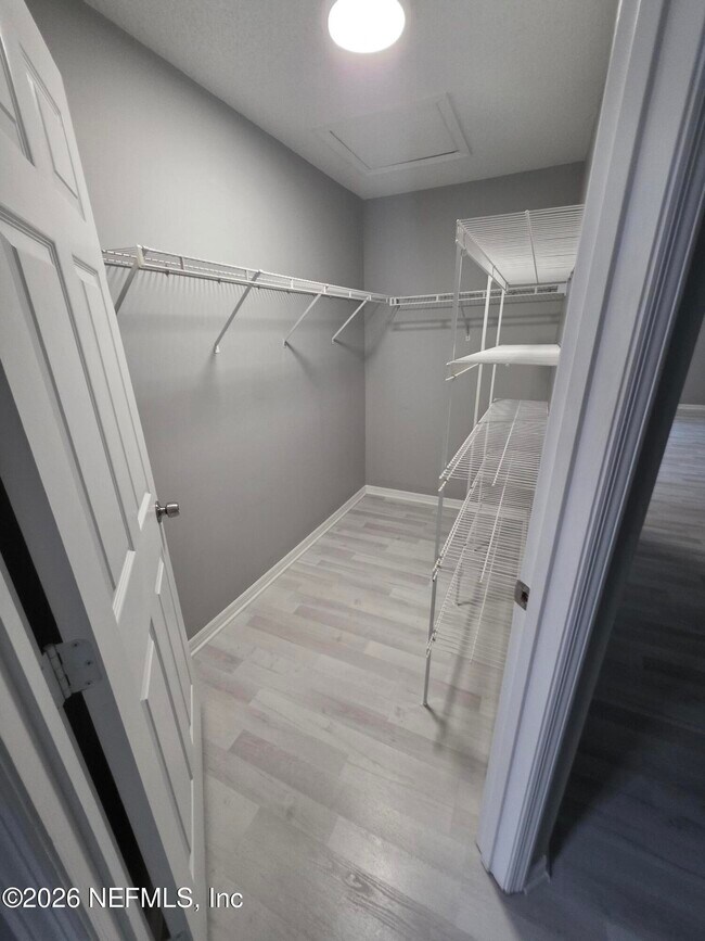 Building Photo - 8219 Teaticket Dr