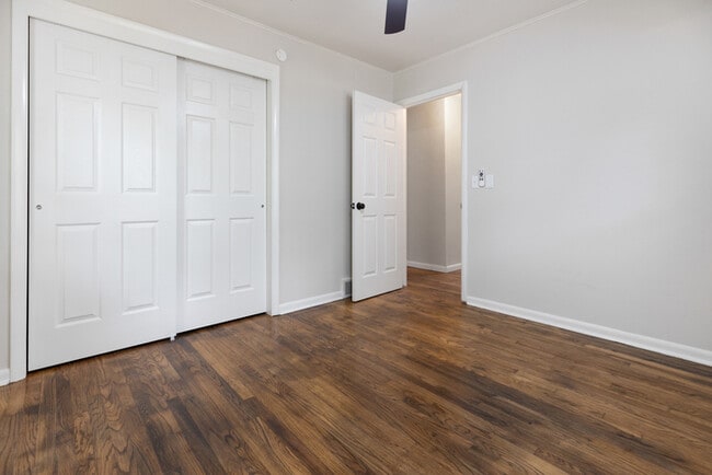 Building Photo - 730 N College St