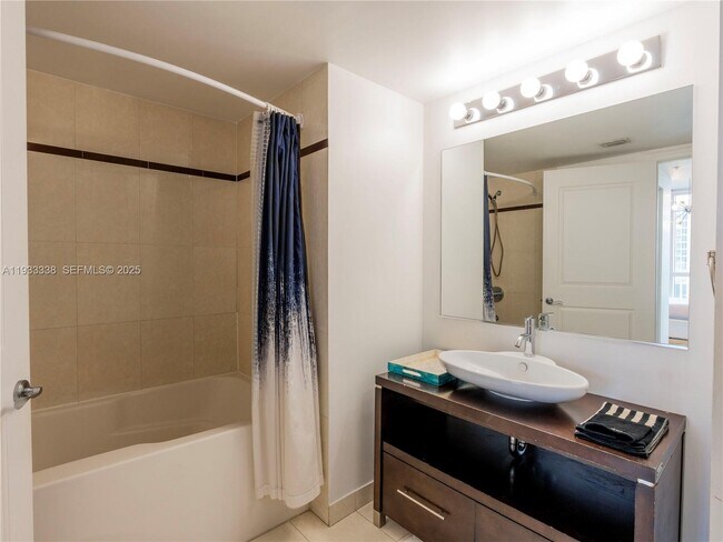 Building Photo - 480 NE 30th St