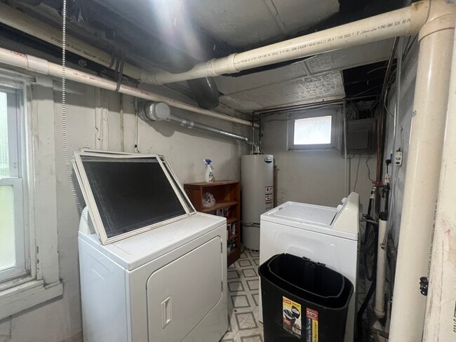 Building Photo - 10 Cayton St