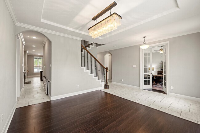 Building Photo - 15518 Montreal Dr