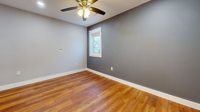 Building Photo - 4BR/4BA Unit #101 in 14 BR Triplex | UTK O...