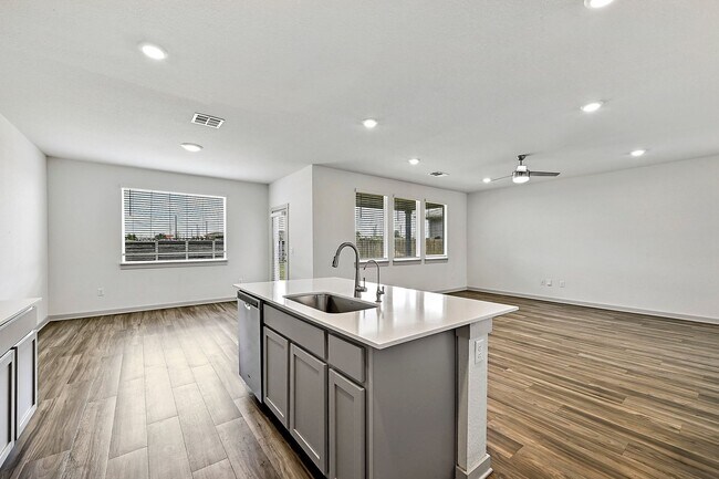Building Photo - Spacious & Stylish Living in Liberty Hill