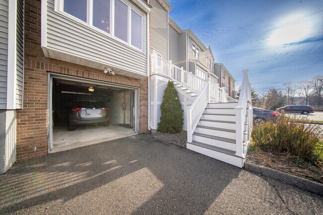 Building Photo - 83 Carriage Dr