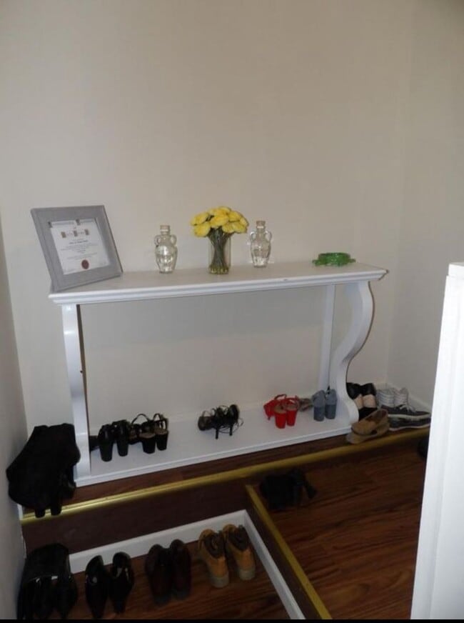 Building Photo - 1918 Jane St