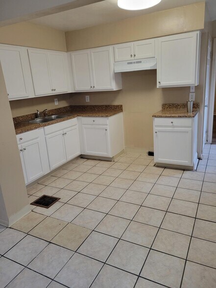 Building Photo - 332 Ashwood Ave