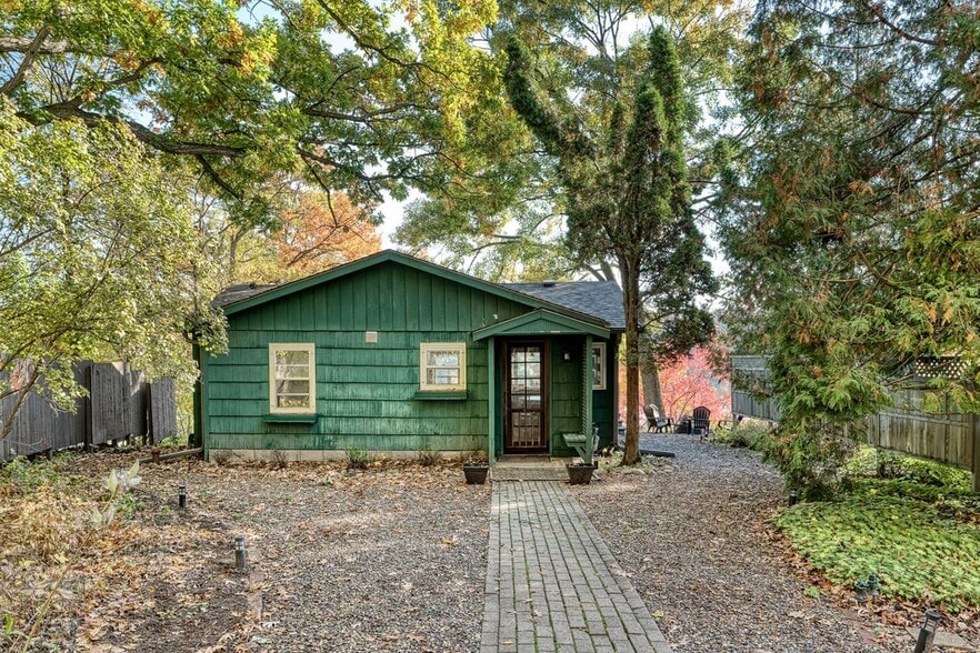 Primary Photo - 8034 Hill Trail N