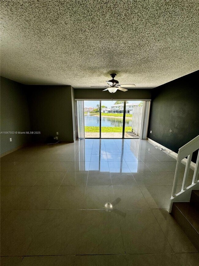 Building Photo - 863 Crystal Lake Dr