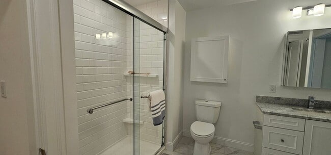 Building Photo - Chestnut Hill Luxury 1-Bed 1-Bath Apartment