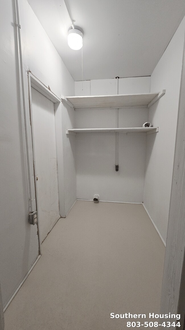 Building Photo - 775 Sommer St NE