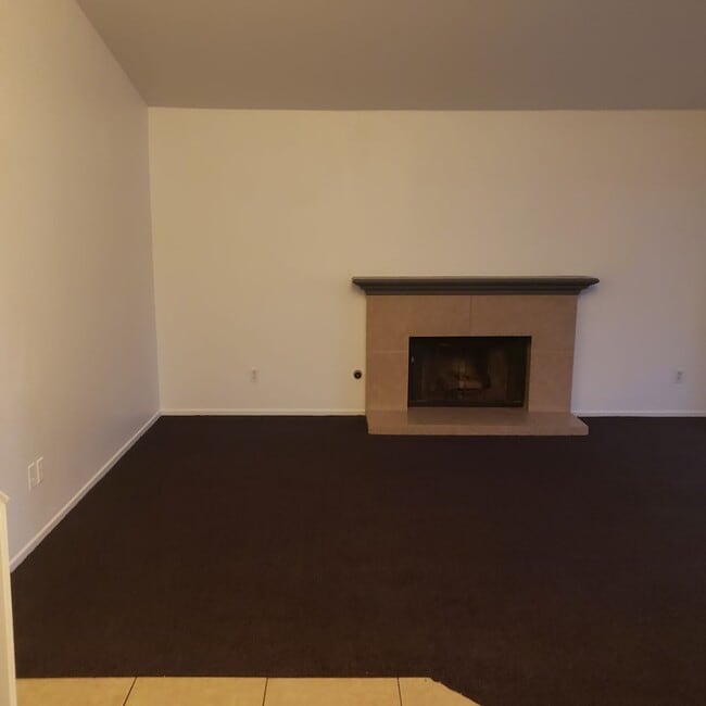 Building Photo - ( ( ( New Paint New Carpet ) ) )  3 bed 2.5 bath La Sierra Home