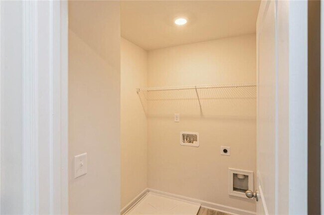 Building Photo - 625 Mackenzie Cv