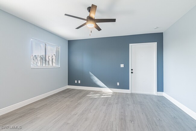 Building Photo - 5745 Foxlake Dr