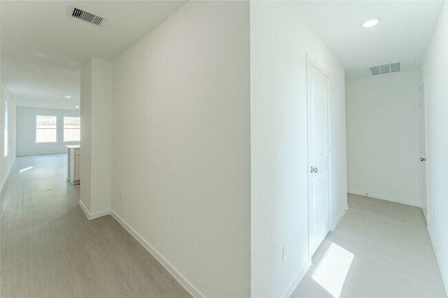 Building Photo - 14873 N Ascot Bnd Cir