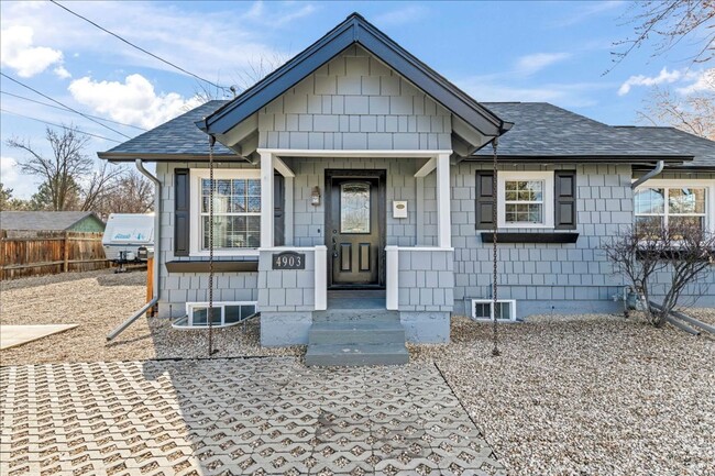 Building Photo - Beautiful 3 Bedroom 3 Bathroom Home on the...