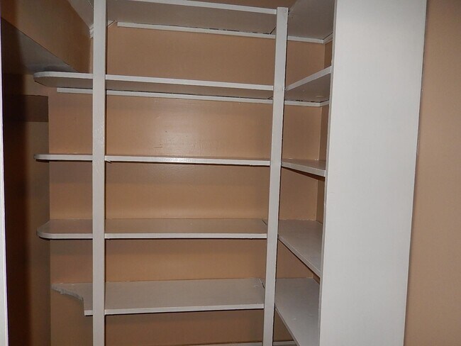 Building Photo - 723 W Washington St