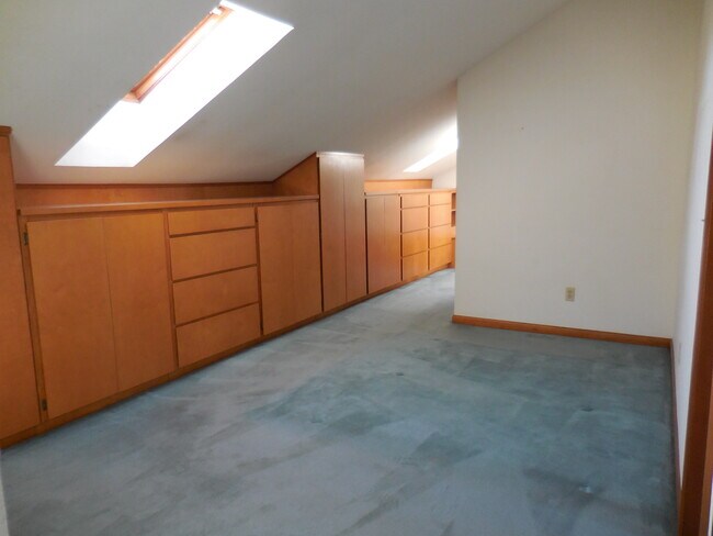 Upstairs bedroom with TONS of storage space - 4626 N Mullen St