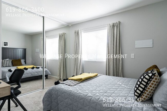 Building Photo - 2 bed 1 bath Sunny top floor end unit in G...