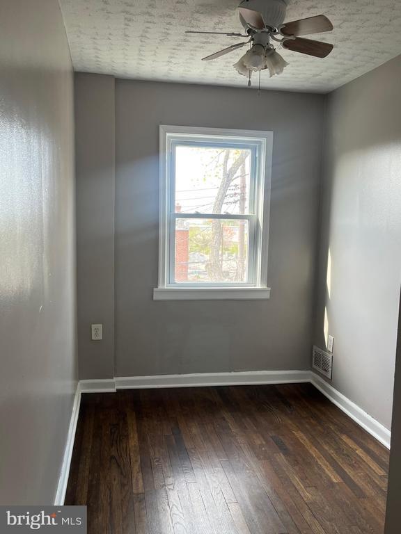 Building Photo - 7068 Eastbrook Ave