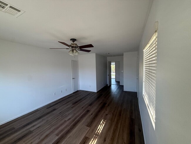 Building Photo - Charming Home in Central Las Vegas
