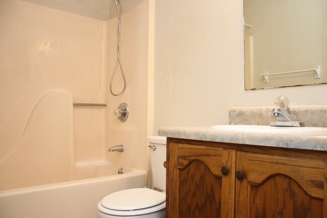 Building Photo - Spacious 4-Bedroom, 2-Bath Brick Home with Vaulted Ceilings, Fenced Yard, and Large Patio