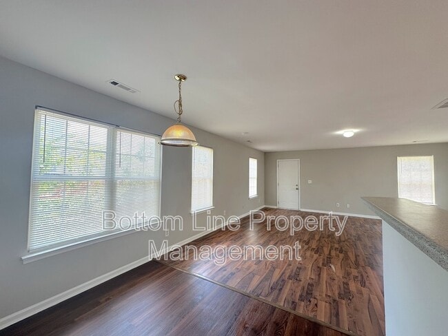 Building Photo - 424 Winding Canyon Dr