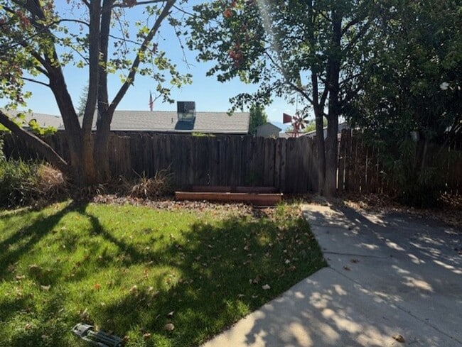 Building Photo - 3 Bedroom Home In Quail Ridge