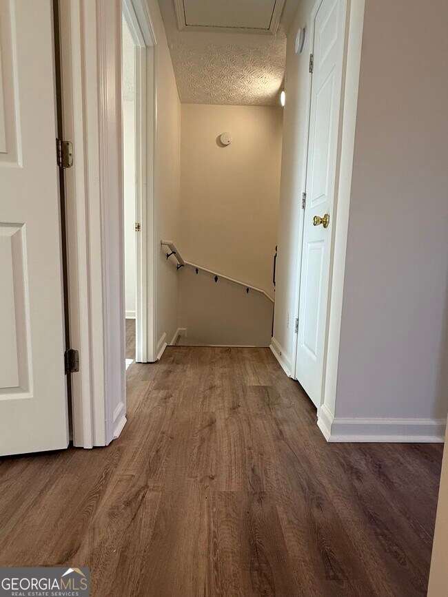 Building Photo - 160 2nd St