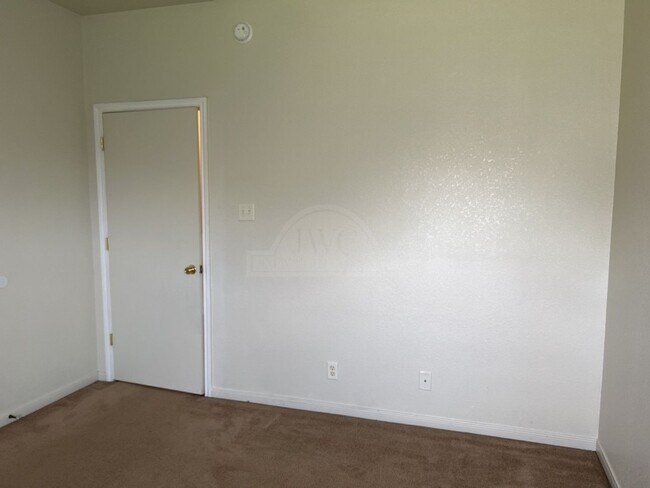 Building Photo - 2104 Schorn Dr