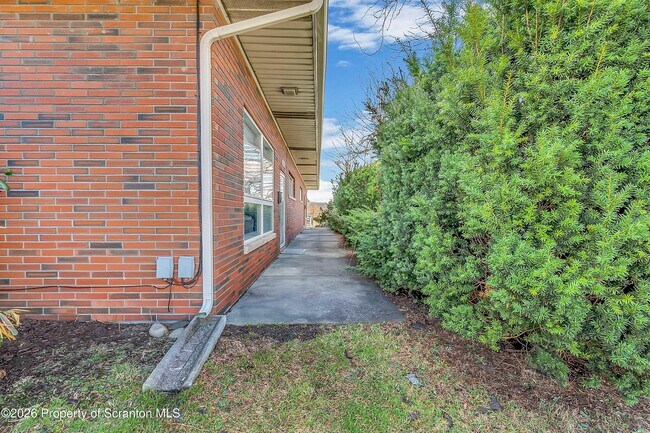 Building Photo - 801 Moosic Rd