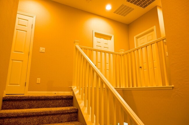 Building Photo - Beautiful 3 bed Townhome in Summerlin