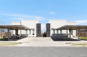 Building Photo - 12 Sahara Dr