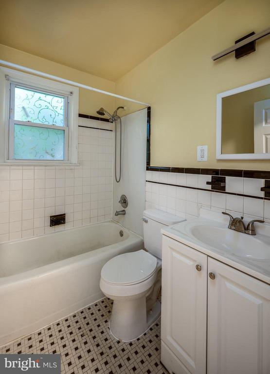 Building Photo - 6007 Bradley Ln