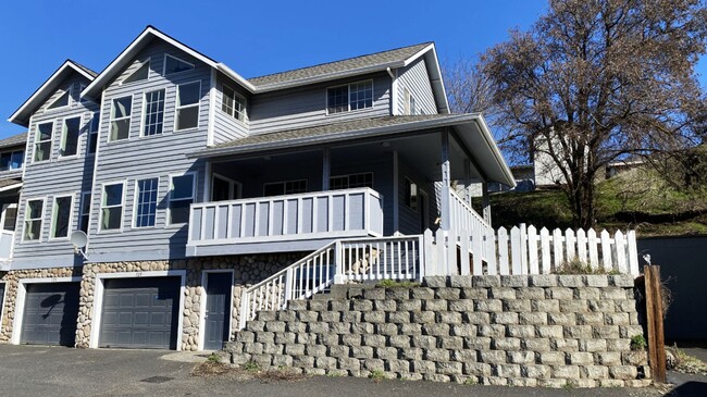 Primary Photo - Quiet Duplex Overlooking the River