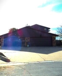 Building Photo - 5402 NW Sir Brian Ave