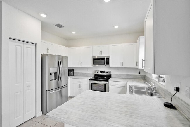 Building Photo - 20741 NE 5th Ct