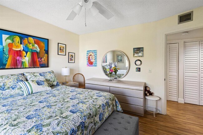 Building Photo - 900 SW 125th Way