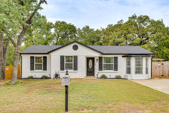 Building Photo - 4211 Coronet Ln