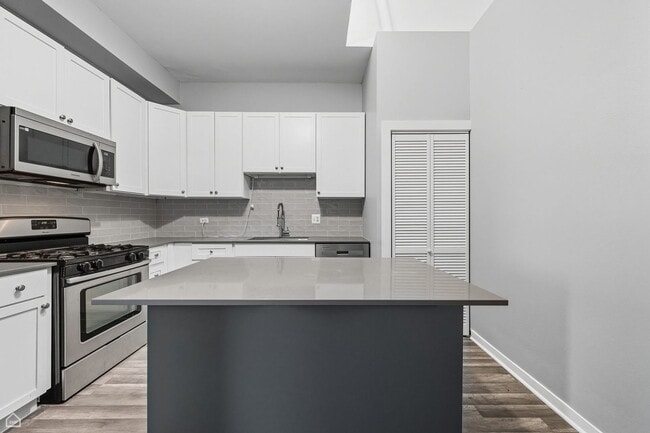 Building Photo - 2370 N Elston Ct