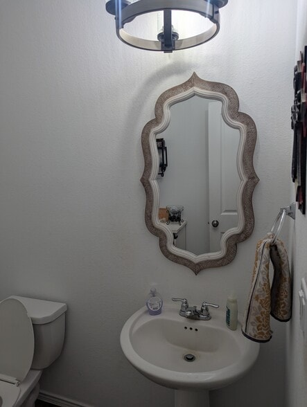 Building Photo - 112 Esparza Dr