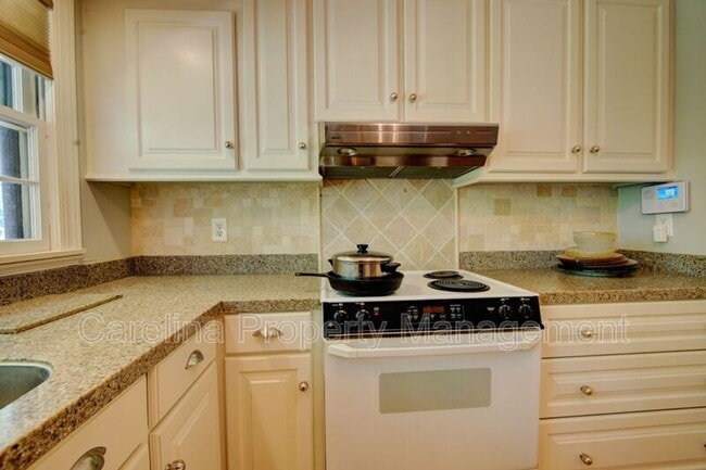 Building Photo - 6412 Tomahawk Ln