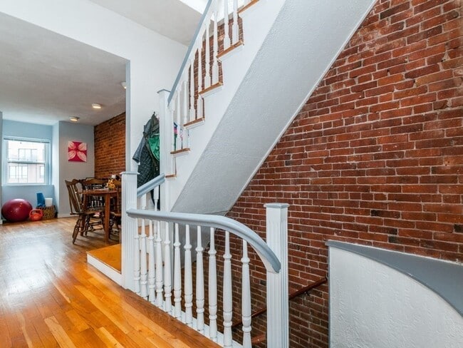 Building Photo - 532 Tremont St