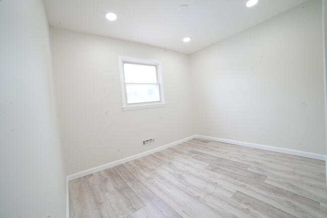 Building Photo - 41 Herbert Ave