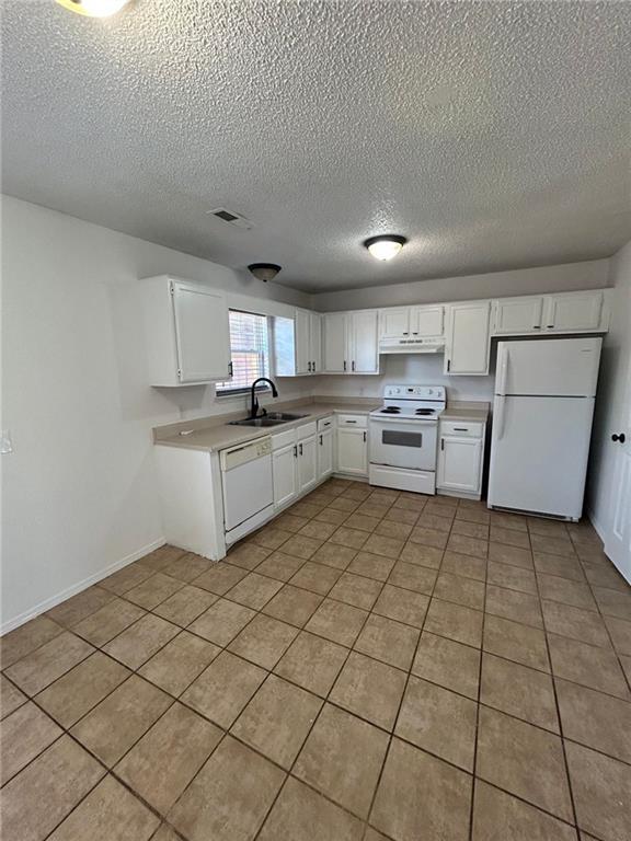 Building Photo - 3301 SW Victoria Pl