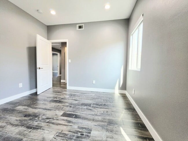 Building Photo - 631 W 83rd St