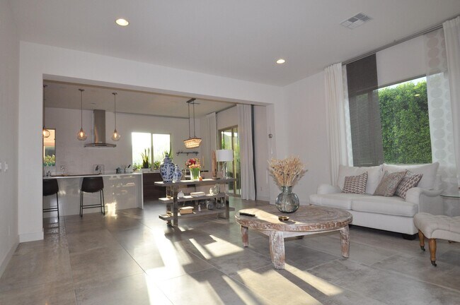 Building Photo - Stunning 5bed/3bath 2771 sq/ft Gilbert Home!