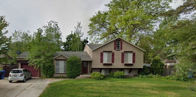 Building Photo - Spacious 4 Bedroom 3 Bath in Orem